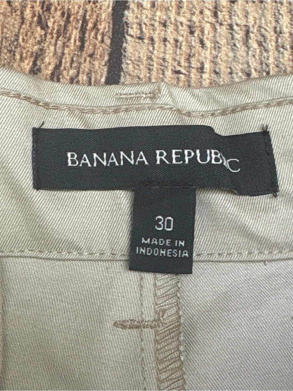 Banana Republic Men's Flat-Front Shorts in Light Khaki